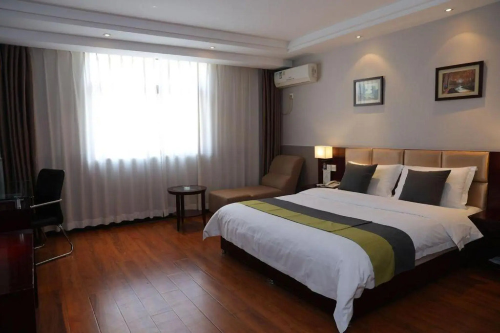 Huayuan Hotel (Xi'an North Railway Station Shaanke University)