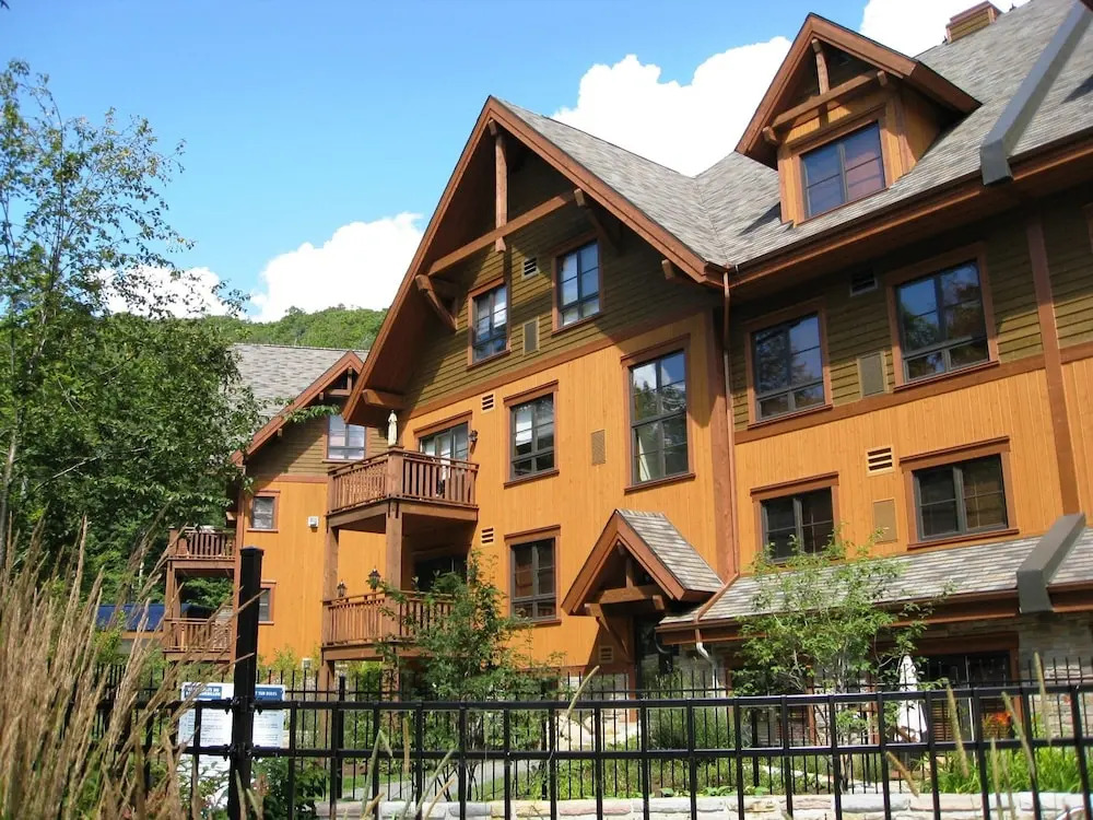 Cozy Lodge in the Mont Tremblant Ski Village