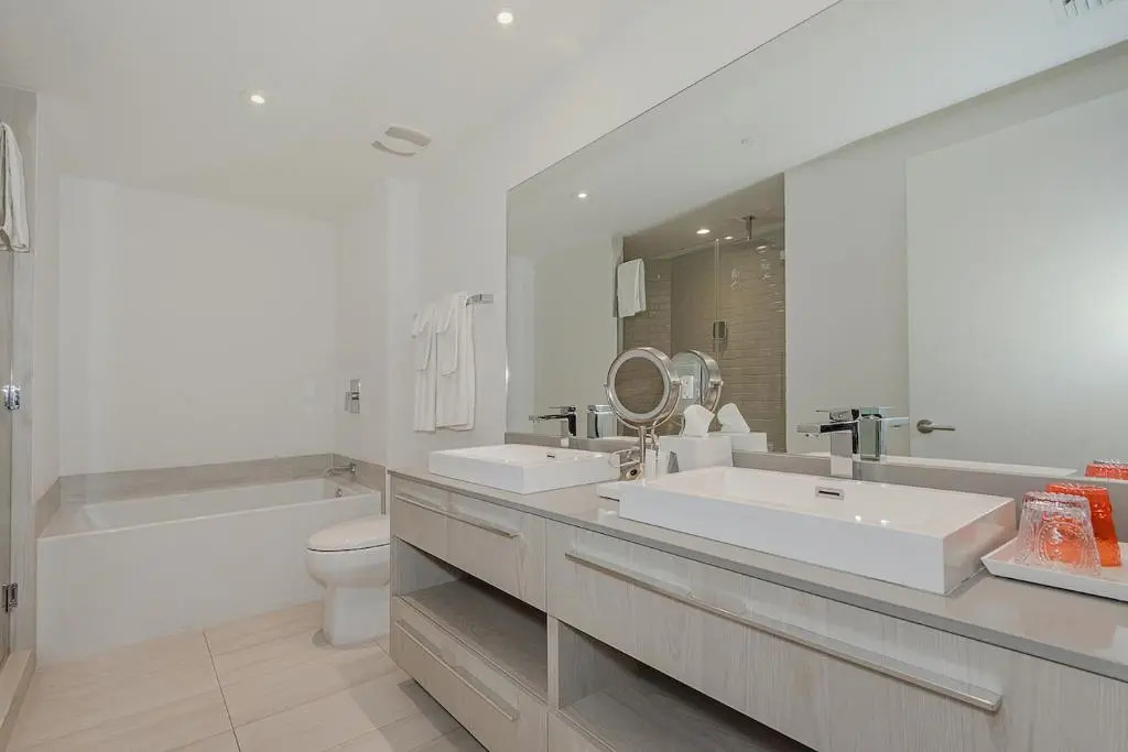 5 stars AMENITIES Luxury 3 BR-Stunning VIEW & 27th Floor