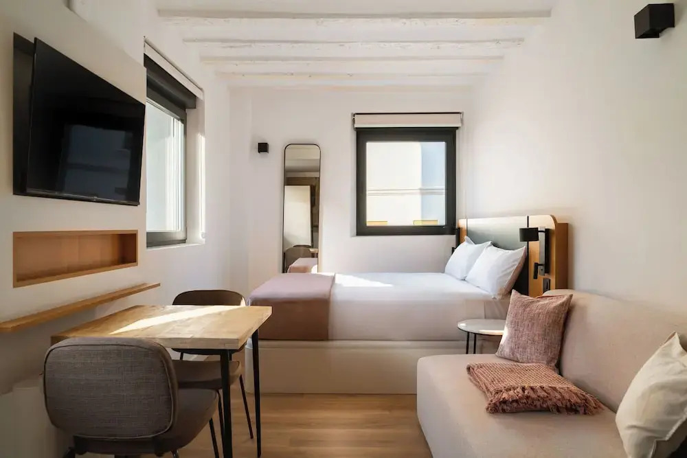 Limehome Pamplona Hilarión Eslava
