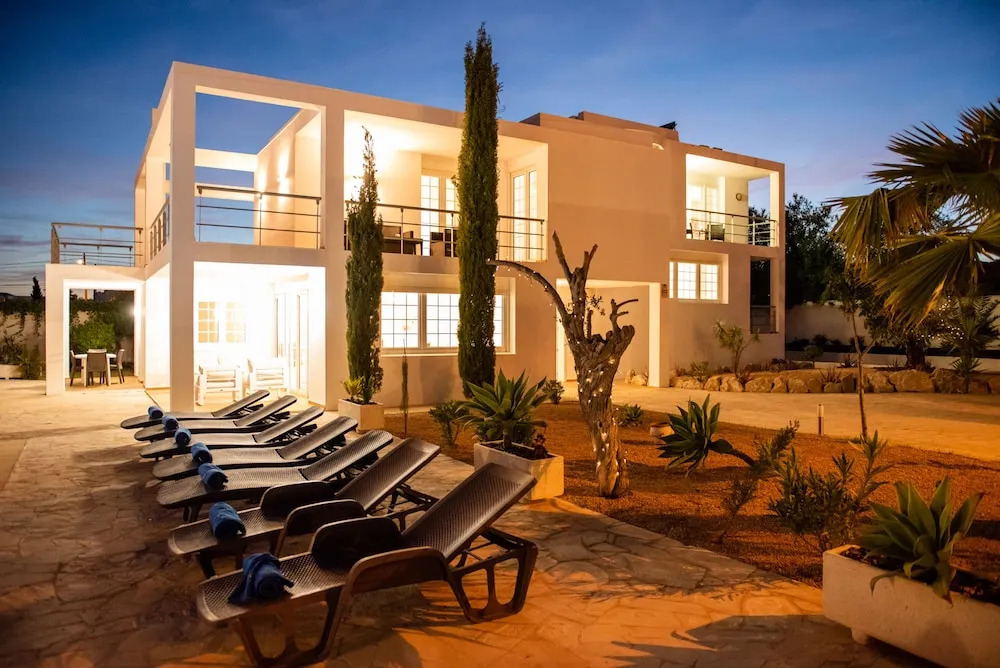 Villa in Playa den Bossa, 5 min SupermarketBBQ