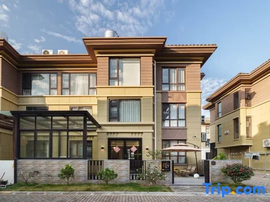 Zhujiajian Mountain and B&B (Guanyin Dharma Realm Store at Centipede Zhi Pier)