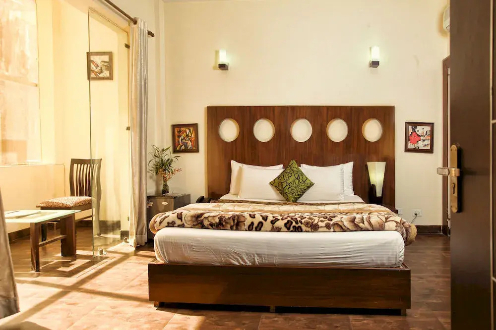 OYO Premium Medanta 2