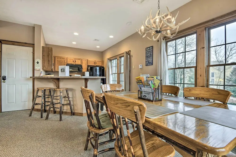 Tannersville Cozy Home w/ Deck, 1 Mi to Camelback!