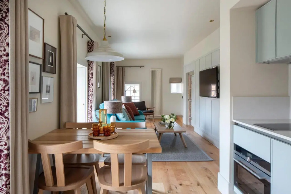 Abbey Strand Apartments, at Holyrood