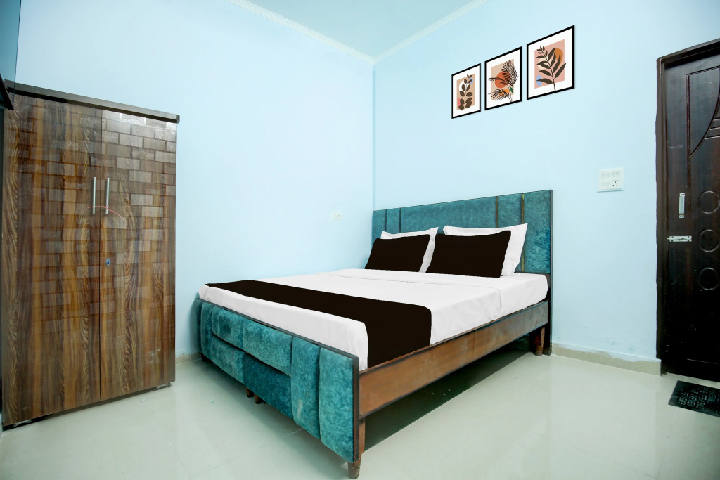 Super Collection O by OYO Nayagaon Vikas Nagar