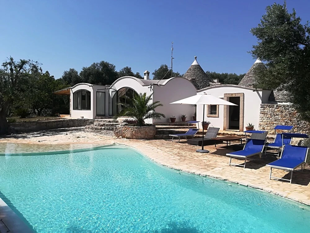 Beautiful Masseria Inside the Country and Near the sea