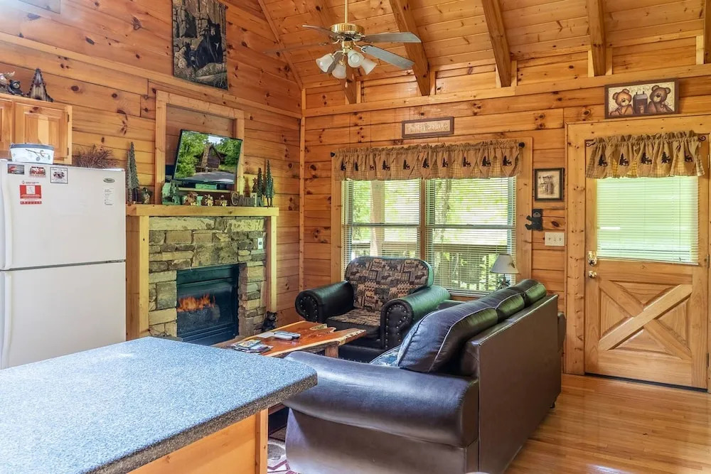 Relaxing Eagles Ridge Getaway Hot Tub