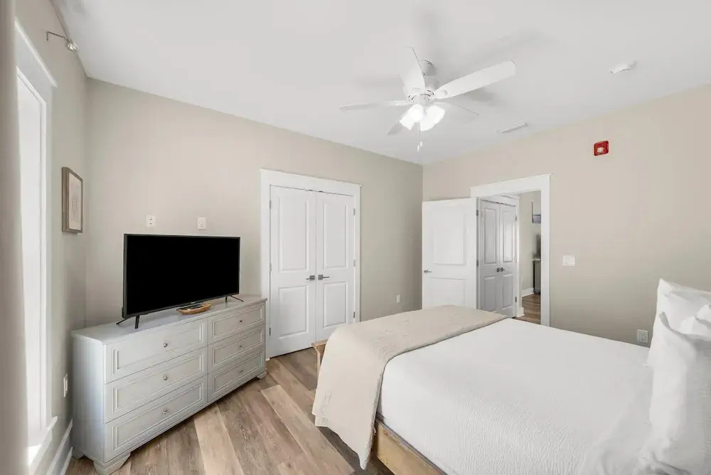 Pet Friendly Beach House - Marina View