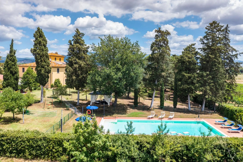 Villa Fratta, sleeps 14 villa with private pool, AC and Wi-Fi close to Cortona-Villa Fratta