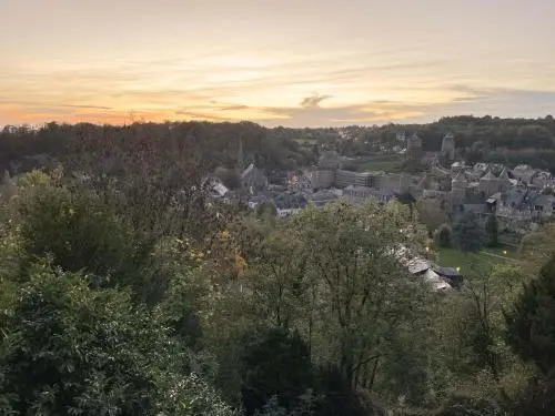 Mercier de Montigny - Les Chambres du Beffroi - SPA et Massage