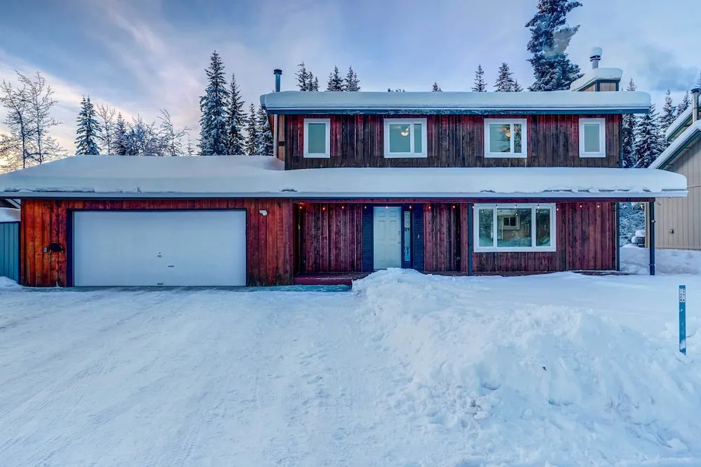 Northern Bliss Modern Mtn-View Home in Fairbanks
