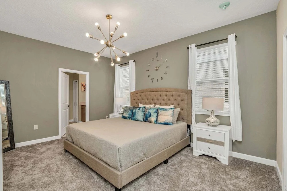 Mickey Mouse Clubhouse 8min to Disneyworld Pool/spa Sleeps 20 St102