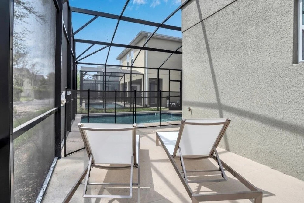 "boutique" Style Home Near Disney! 5 Bedroom Home by RedAwning