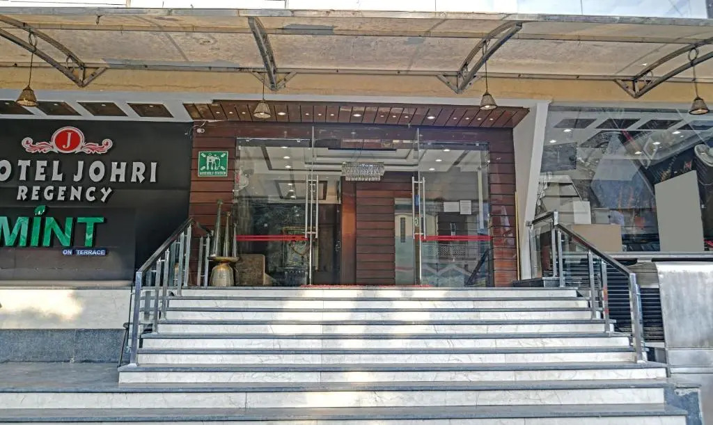Collection O Hotel Johri Residency