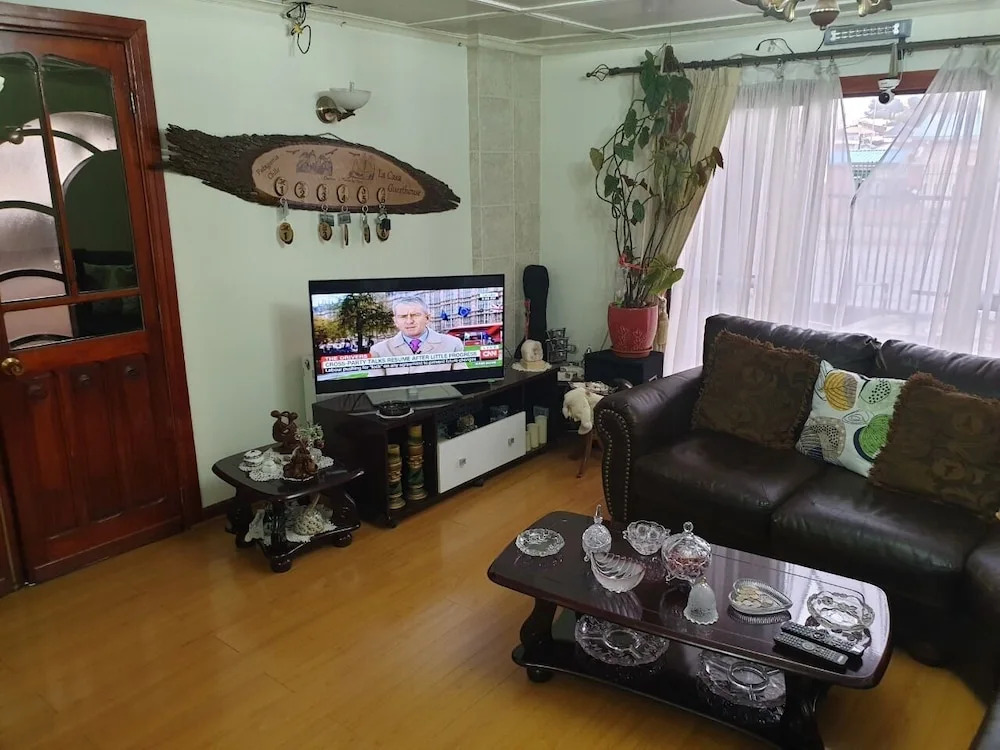 La Casa Guesthouse