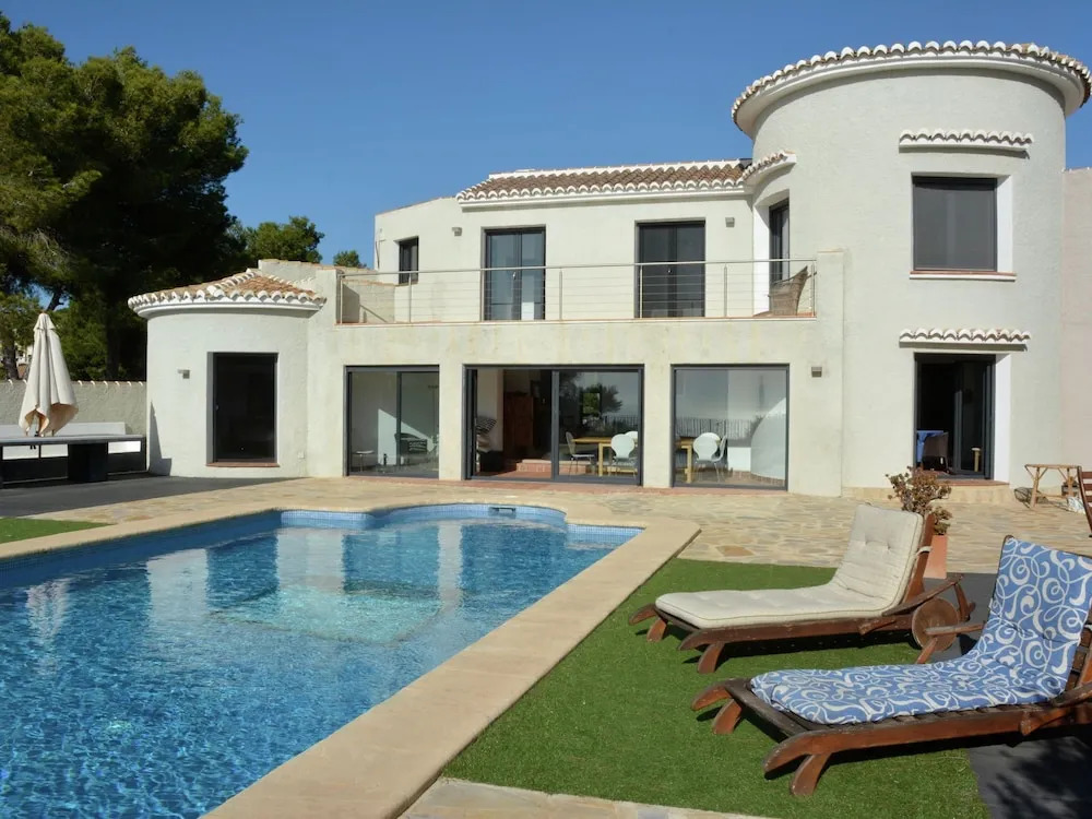 Gorgeous Villa in Ambolo With Private Swimming Pool