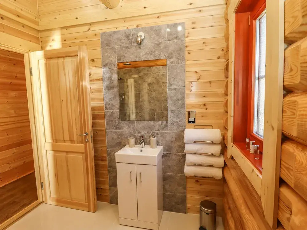 Holly Lodge