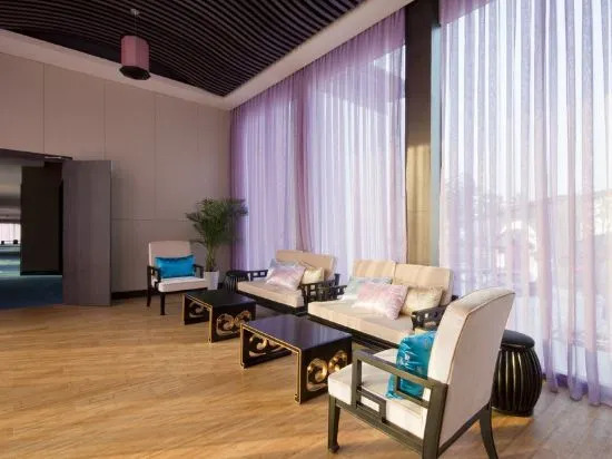 Qinhu Hotel