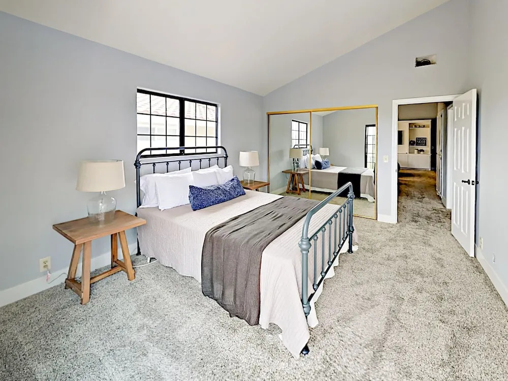 2311 Victoria Avenue Home 3 Bedrooms 2.5 Bathrooms Home