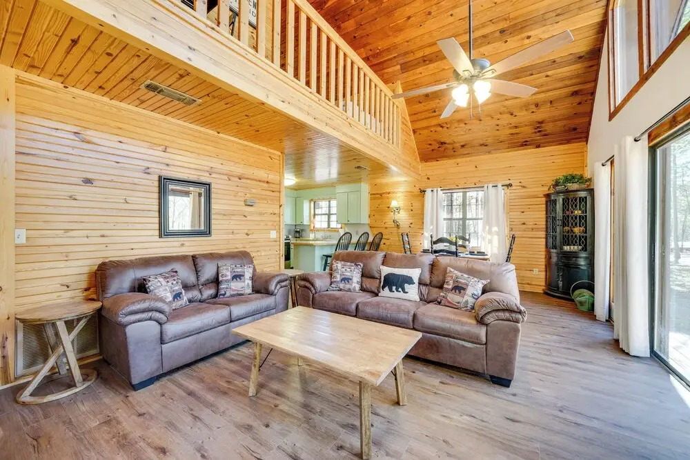 Cabin w/ Private Hot Tub: 2 Mi to Broken Bow Lake!