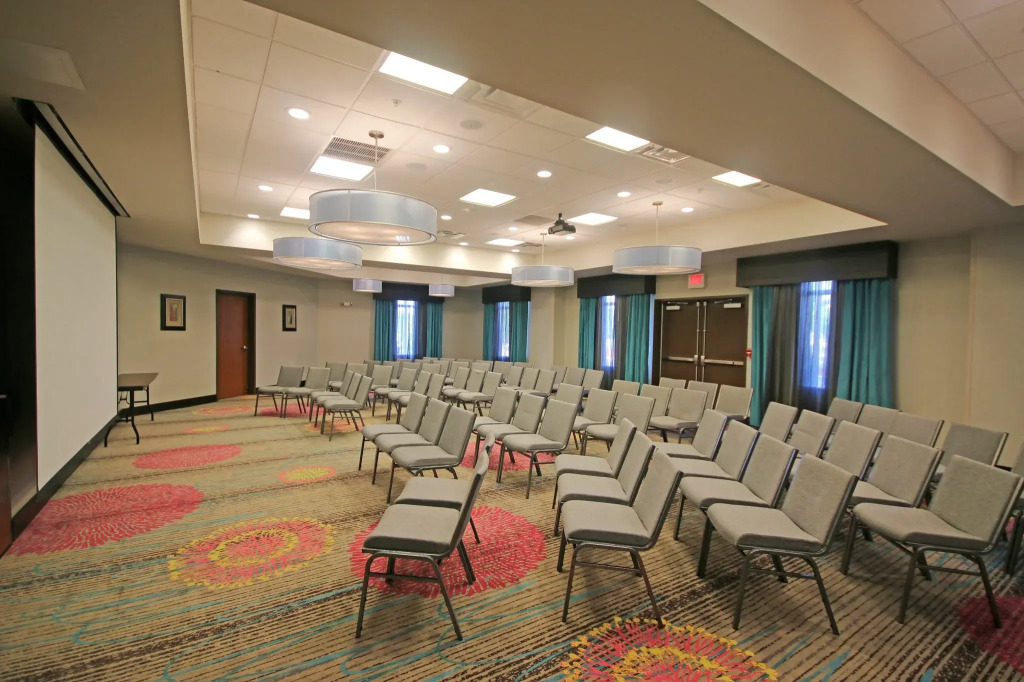 Holiday Inn Express & Suites Charlotte North by IHG