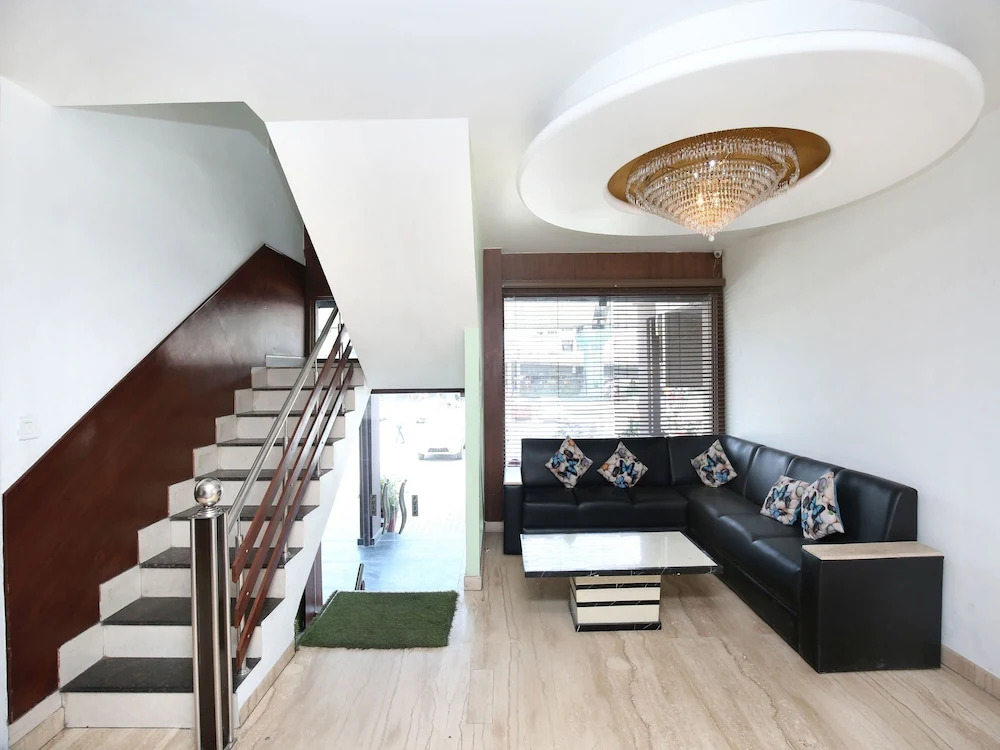 OYO 15565 Hotel Midtown