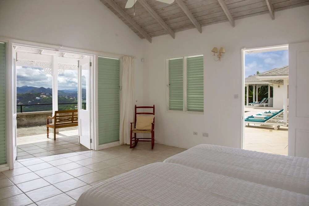 Zephyr Hill - 4 bedroom Villa with awe inspiring views 4 Villa by RedAwning