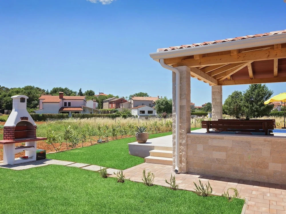 Seaside Villa With Swimming Pool in Funtana