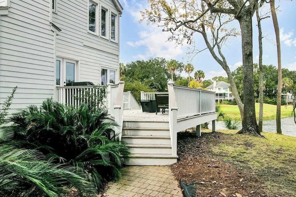 17 Oyster Row by Avantstay Lakefront Charm