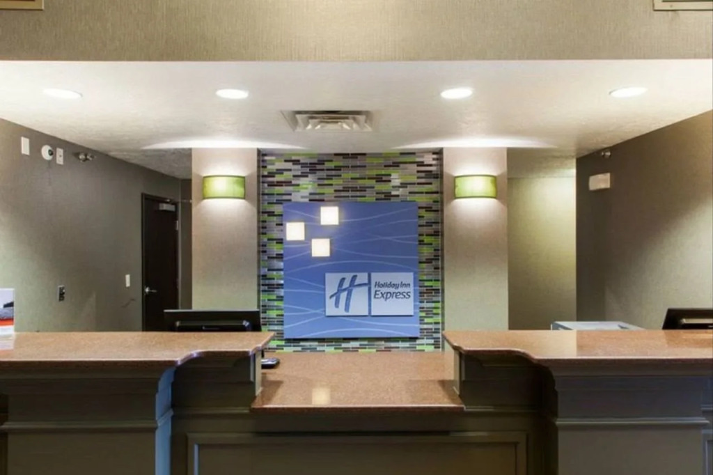 Holiday Inn Express & Suites - Brandon by IHG