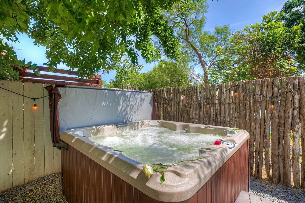 Stunning Home Hot Tub Walk to Main
