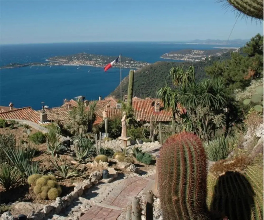 Hotel Eza Vista