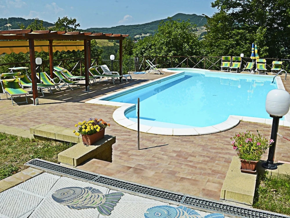 Country Cottage in Marche with Swimming Pool