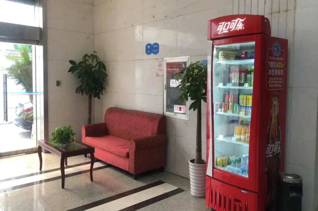 Pebble Motel (Kunshan Golden Eagle International Qianjin Middle Road)