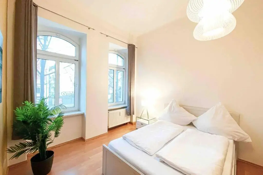 Altbauwohnung direkt an der Karli mit Balkon - Netflix inklusive