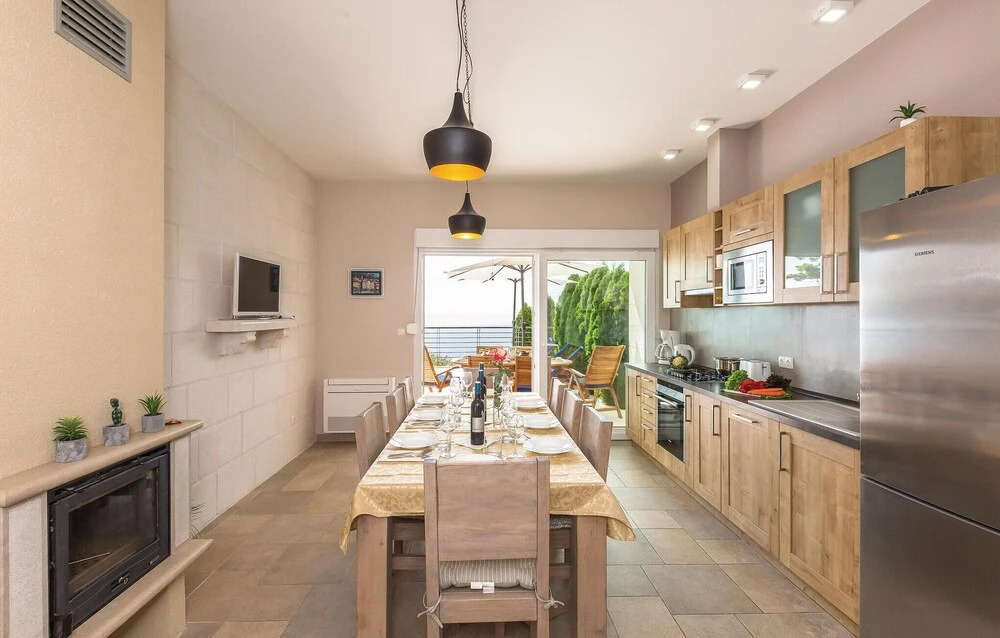 Beautiful Home In Veliko Brdo