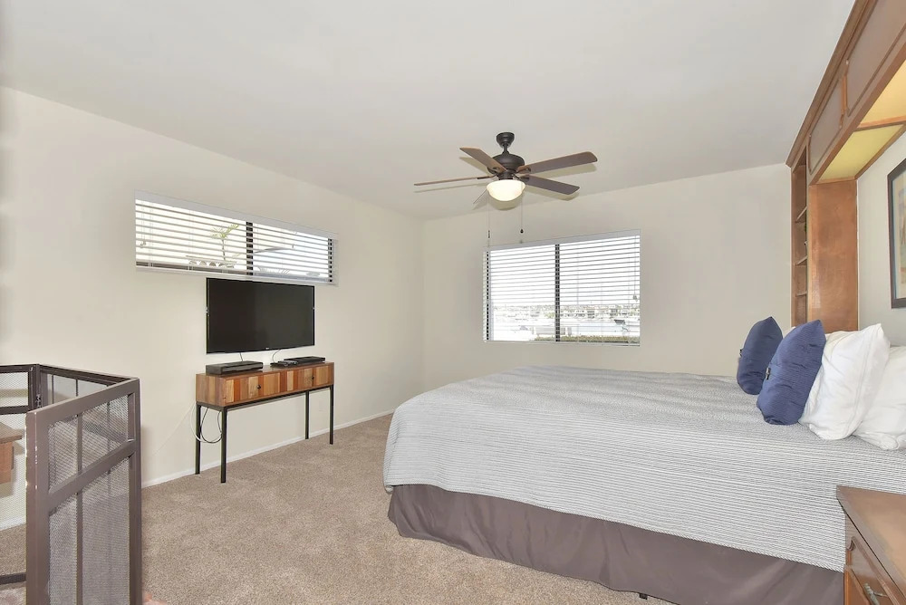 925 W Bay Ave 4 Bedroom Home