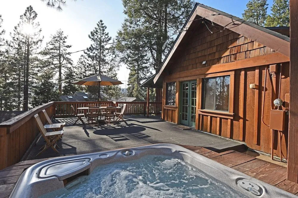 Mountainside Overlook Lake Views & Hot Tub
