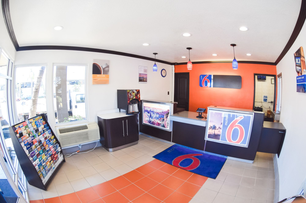 Motel 6 San Diego, CA Airport Harbor