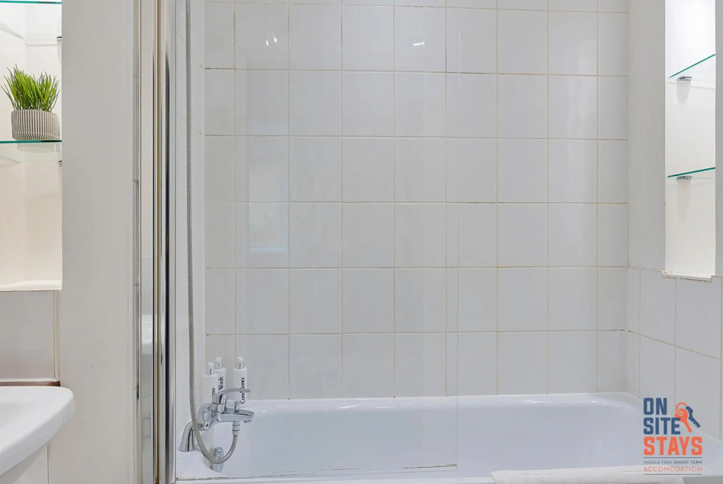 2 bed apt, en suite, Balcony, Wifi, 2 x parking