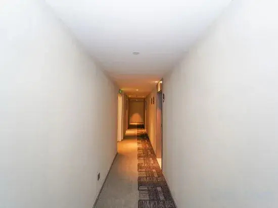 Shanghai Yaya Light Luxury Hotel (Hongkou Football Stadium)