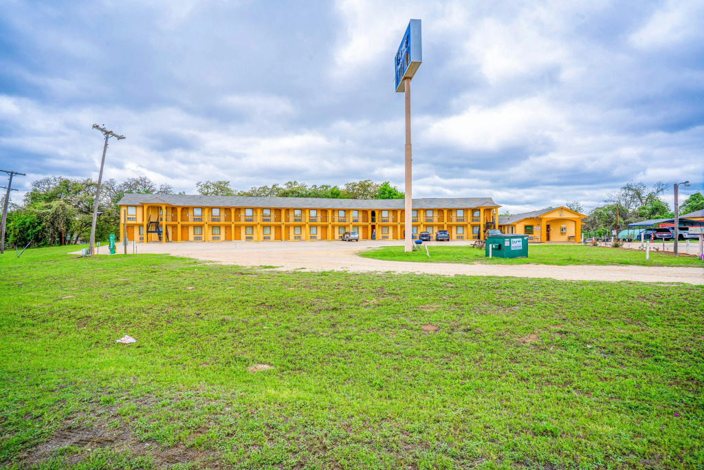 Regency Inn By OYO Rockdale TX