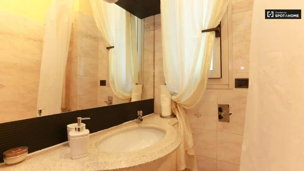 15 min from city center metro m1