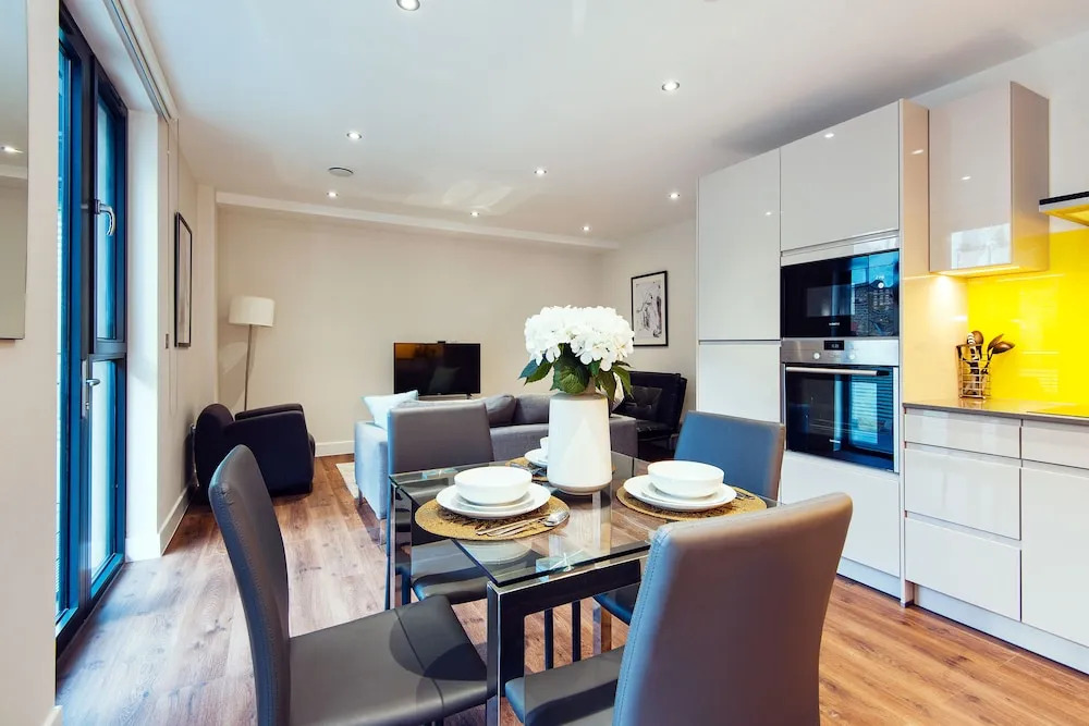 Awesome Aldgate City Apartment