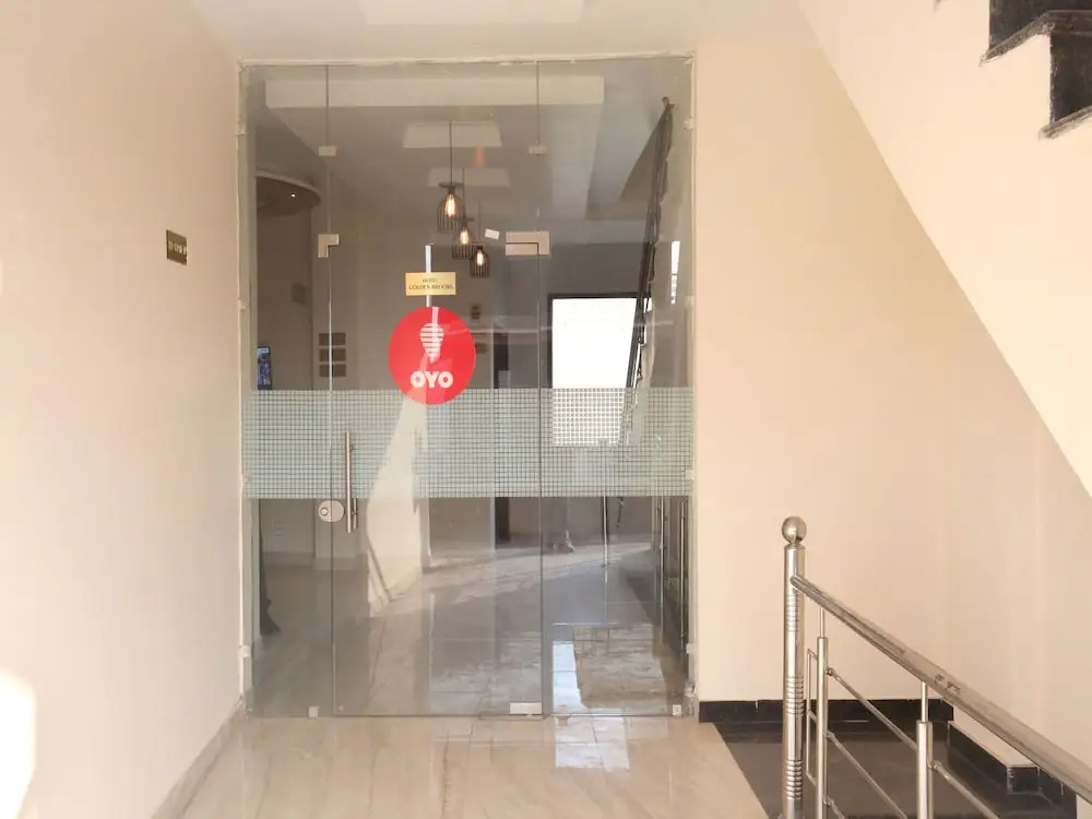 OYO 10330 Hotel Golden Brooks