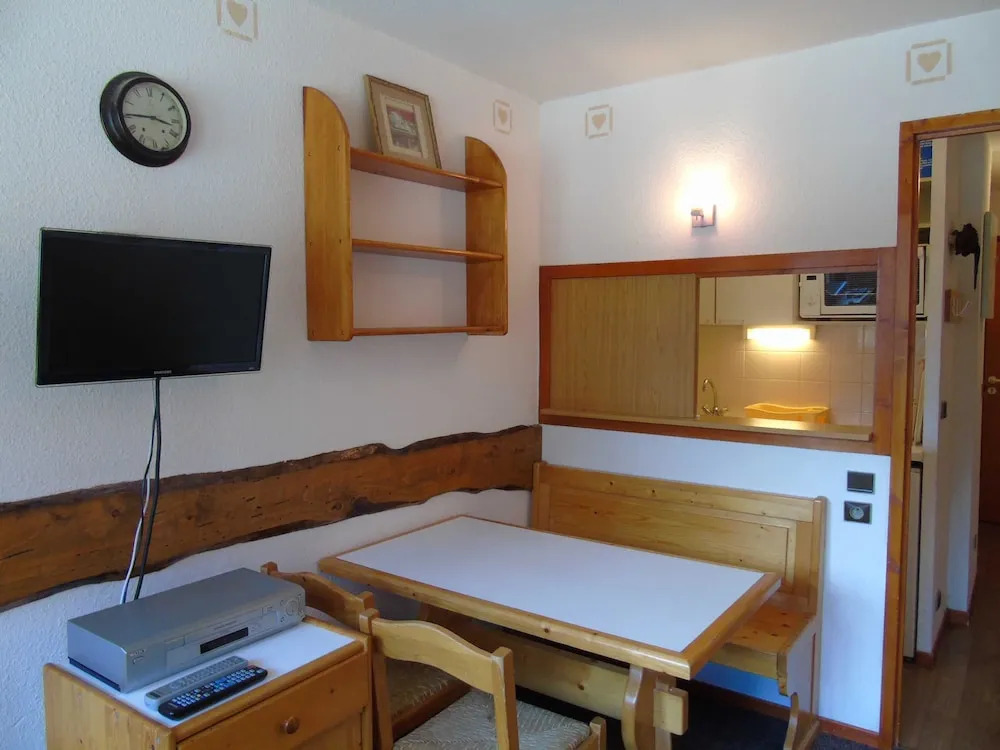 Lou Services Apartment M2-221 LSI 001