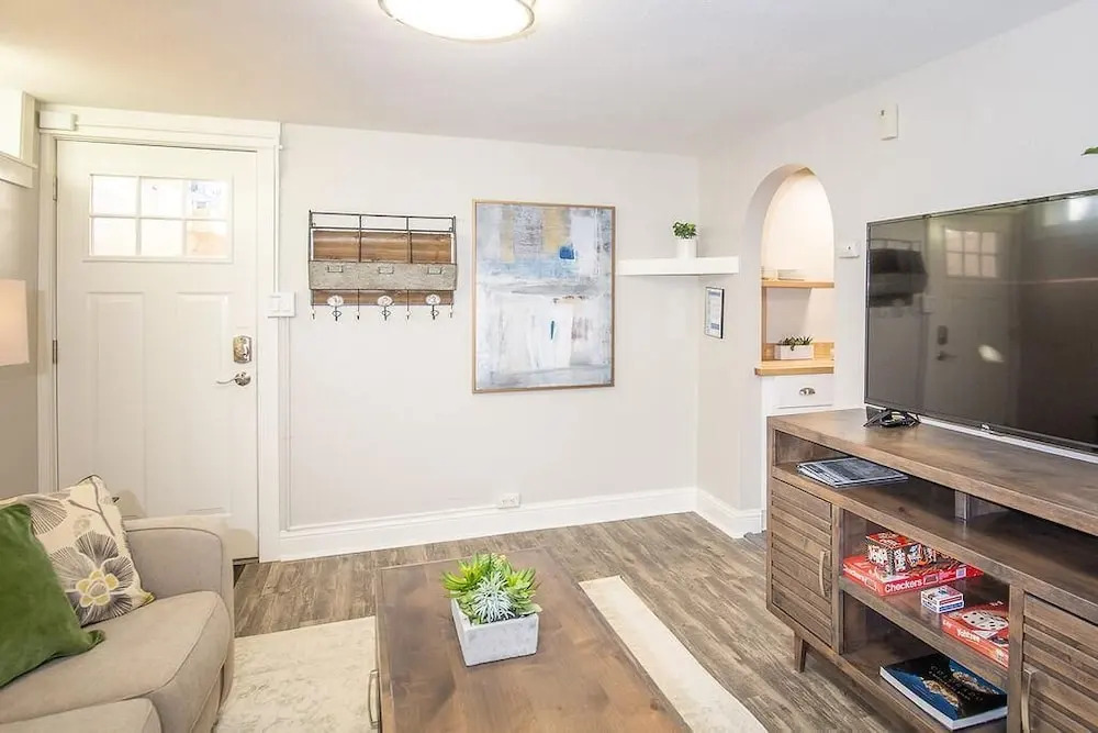 Cozy Retreat | Walk to UNC | FREE Cruiser Bikes