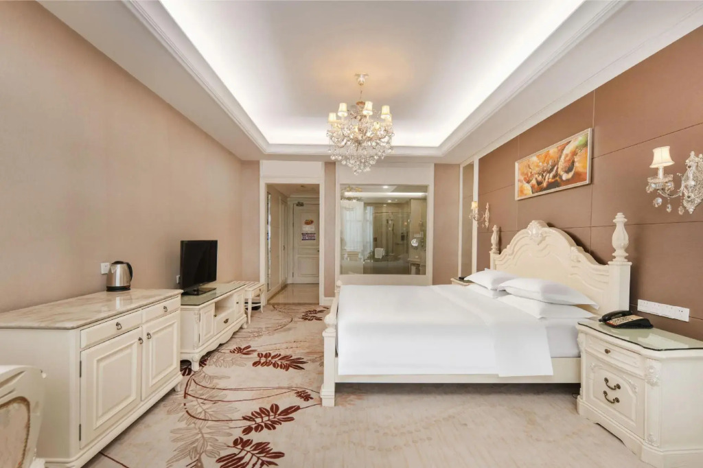 Riverside Hotel