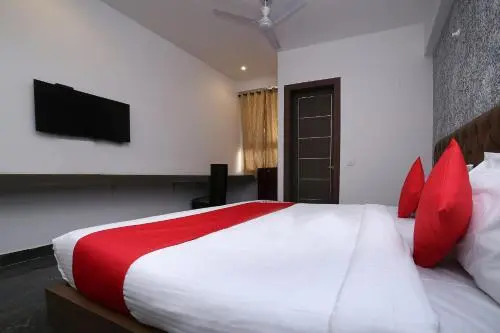 Oyo 24806 Hotel Pine